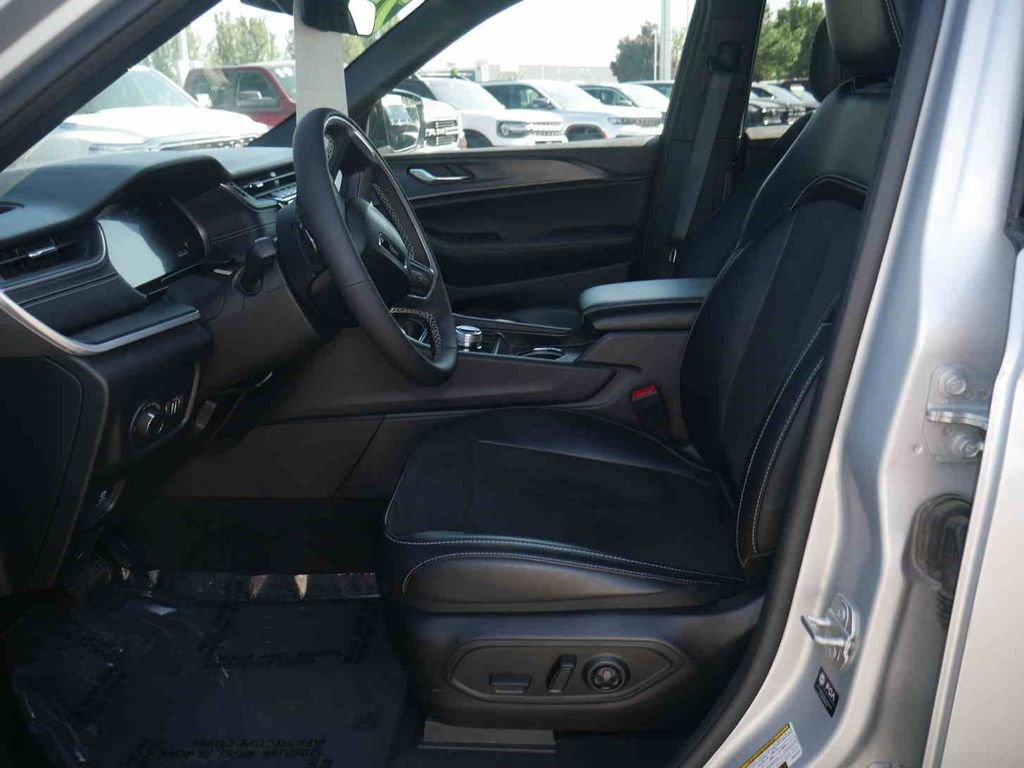 Used 2025 Silver Jeep Altitude X image 24