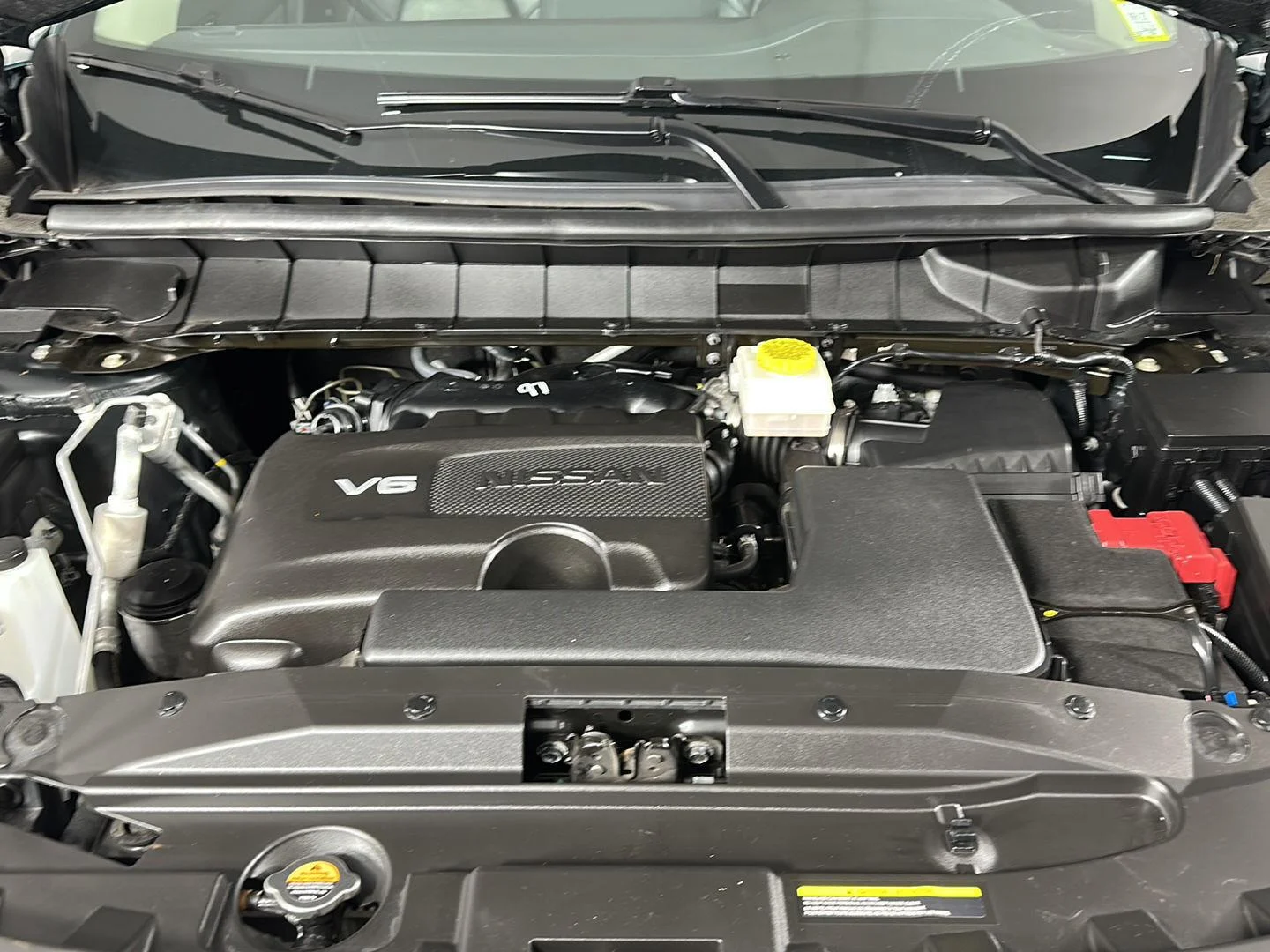 Used 2024 Obsidian Green Pearl Nissan SL image 4