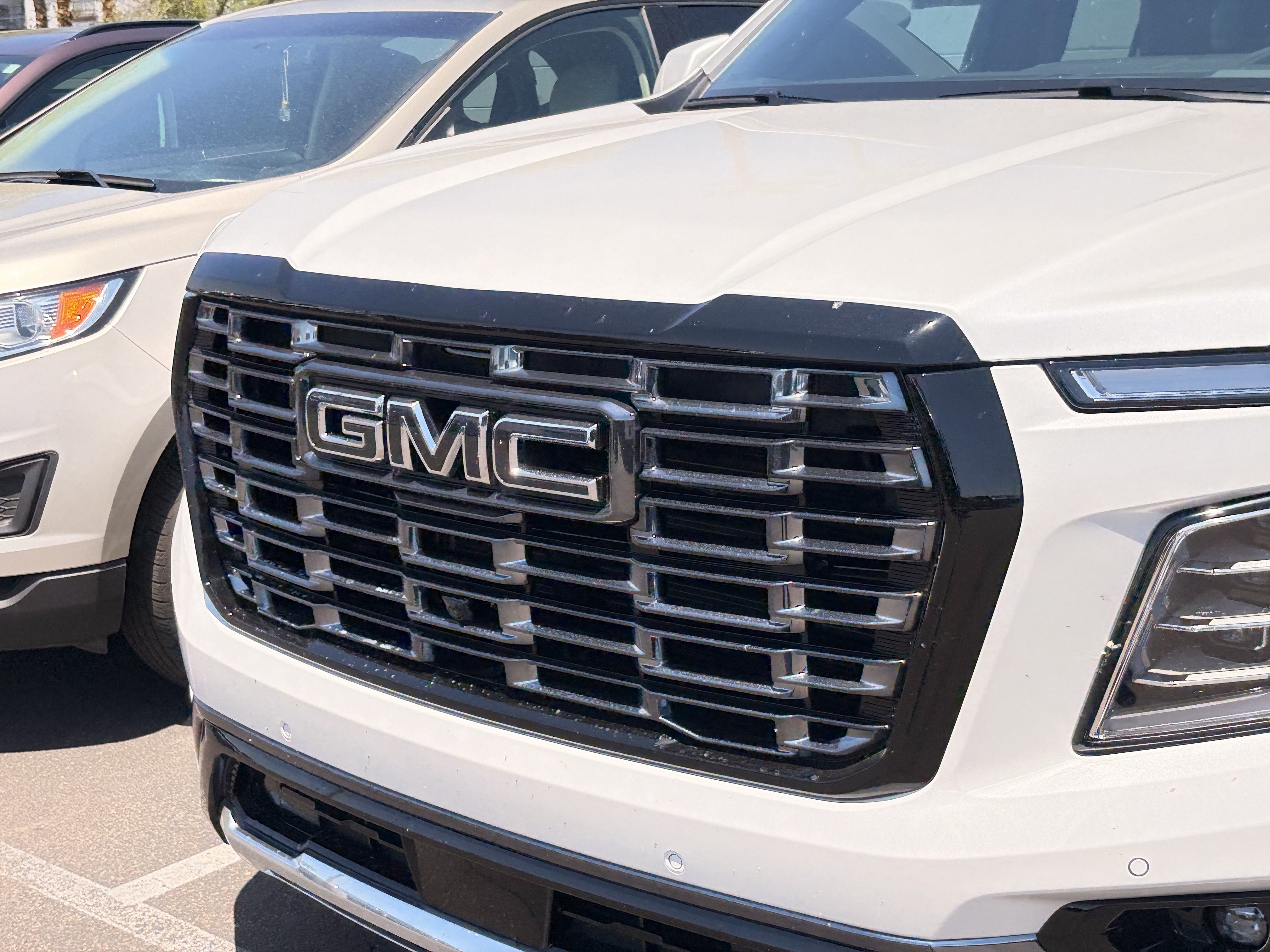 Used 2025 White Frost Tricoat GMC Denali Ultimate image 6