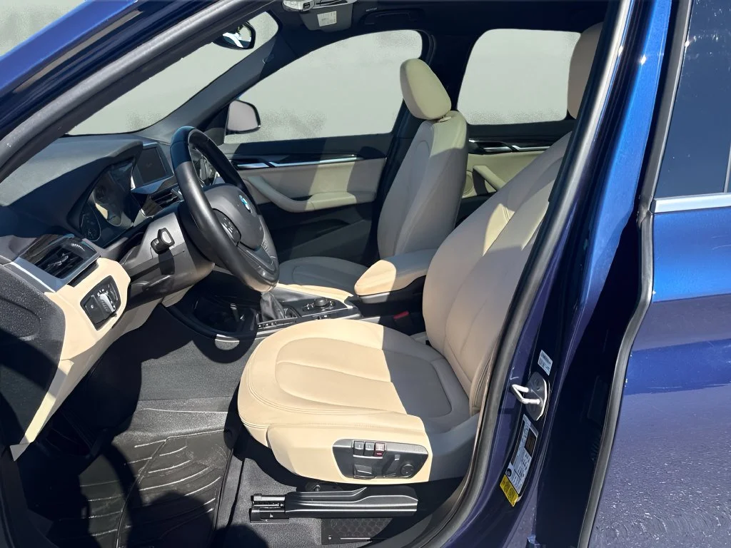 Used 2018 Blue BMW sDrive28i image 9