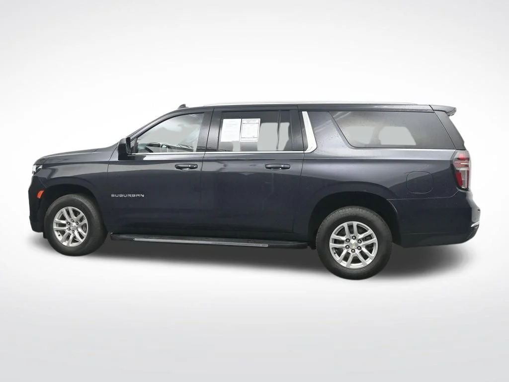 2023 Chevrolet Suburban LT - Photo 10