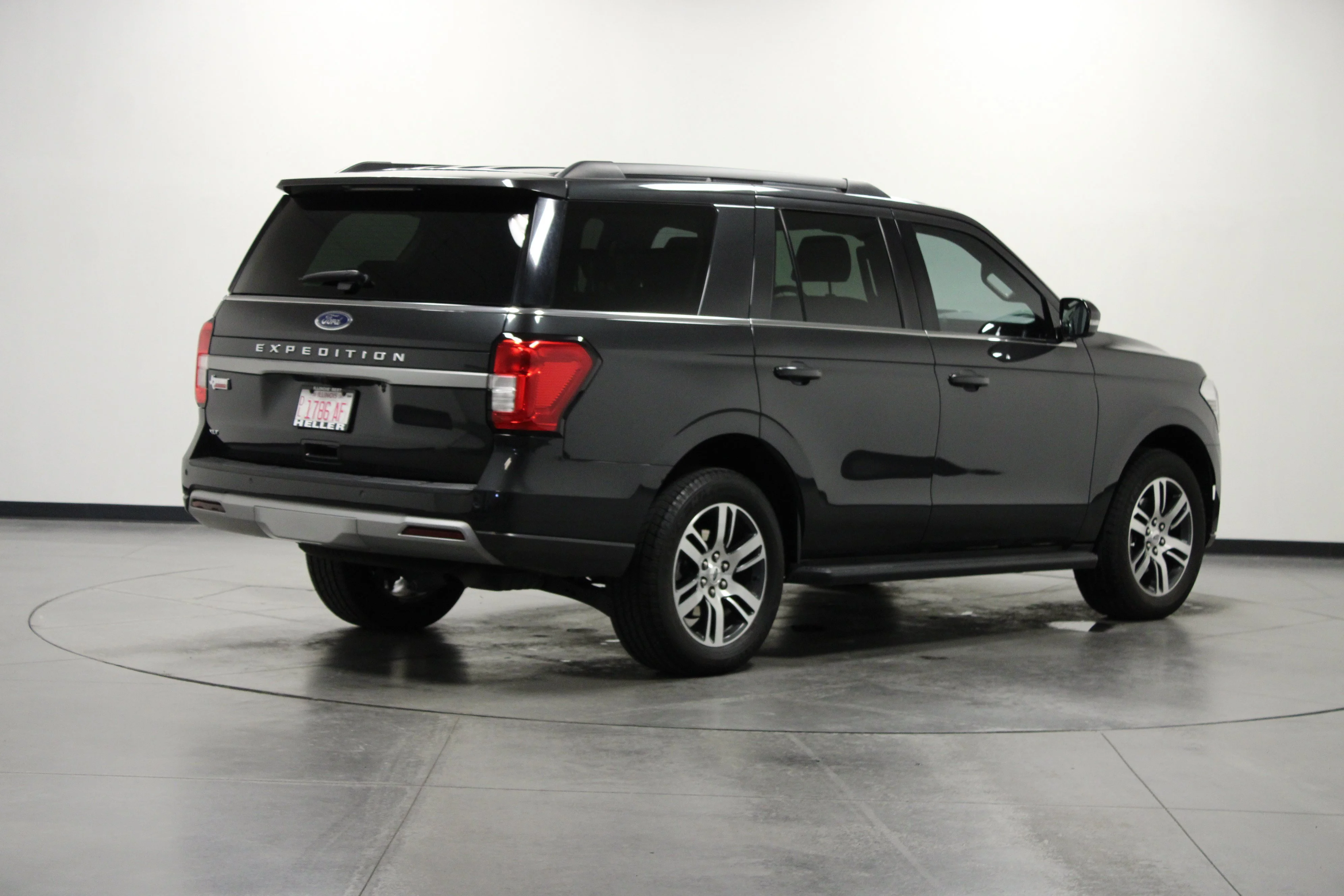 Used 2024 Gray Metallic Ford XLT image 4