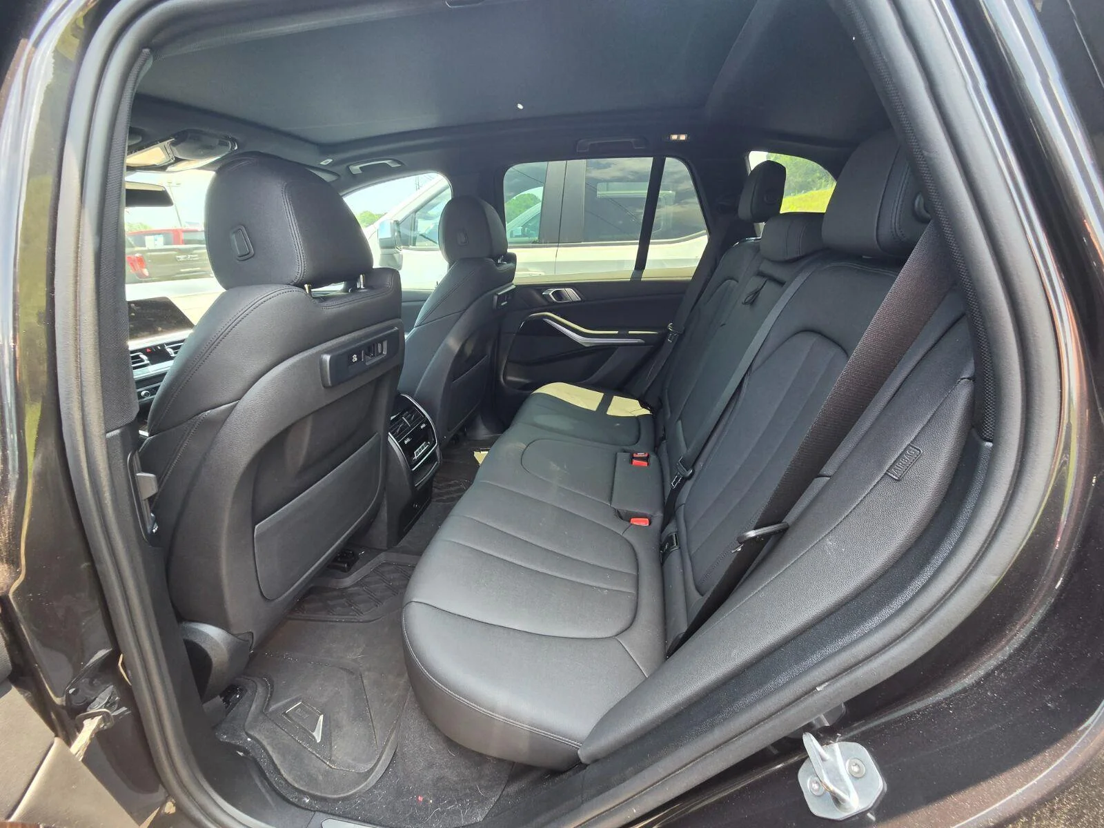 Used 2019 Grey BMW xDrive40i image 10