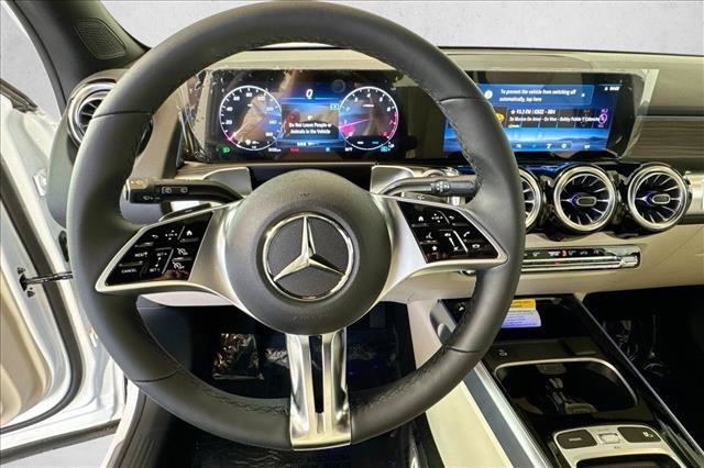 New 2026 Polar White Mercedes-Benz GLB 250 image 41