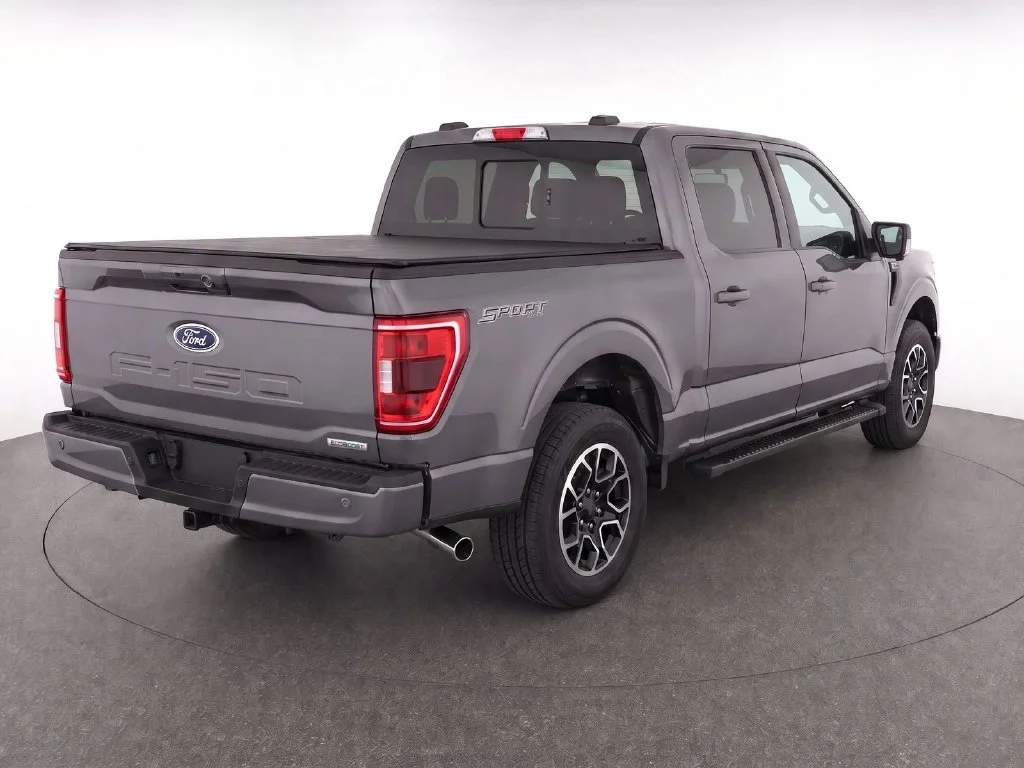 Used 2022 Gray Ford XLT image 3
