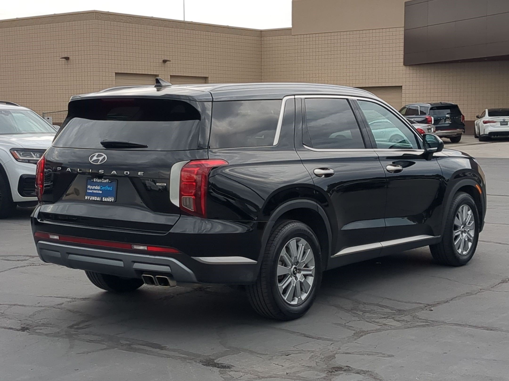 Used 2025 Abyss Black Pearl Hyundai SEL image 3