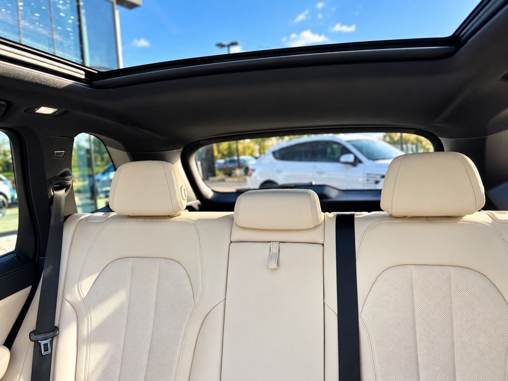 Used 2021 Green BMW sDrive40i image 11