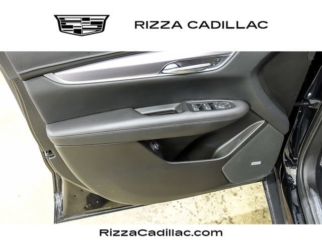 Used 2022 Stellar Black Metallic Cadillac Luxury image 17