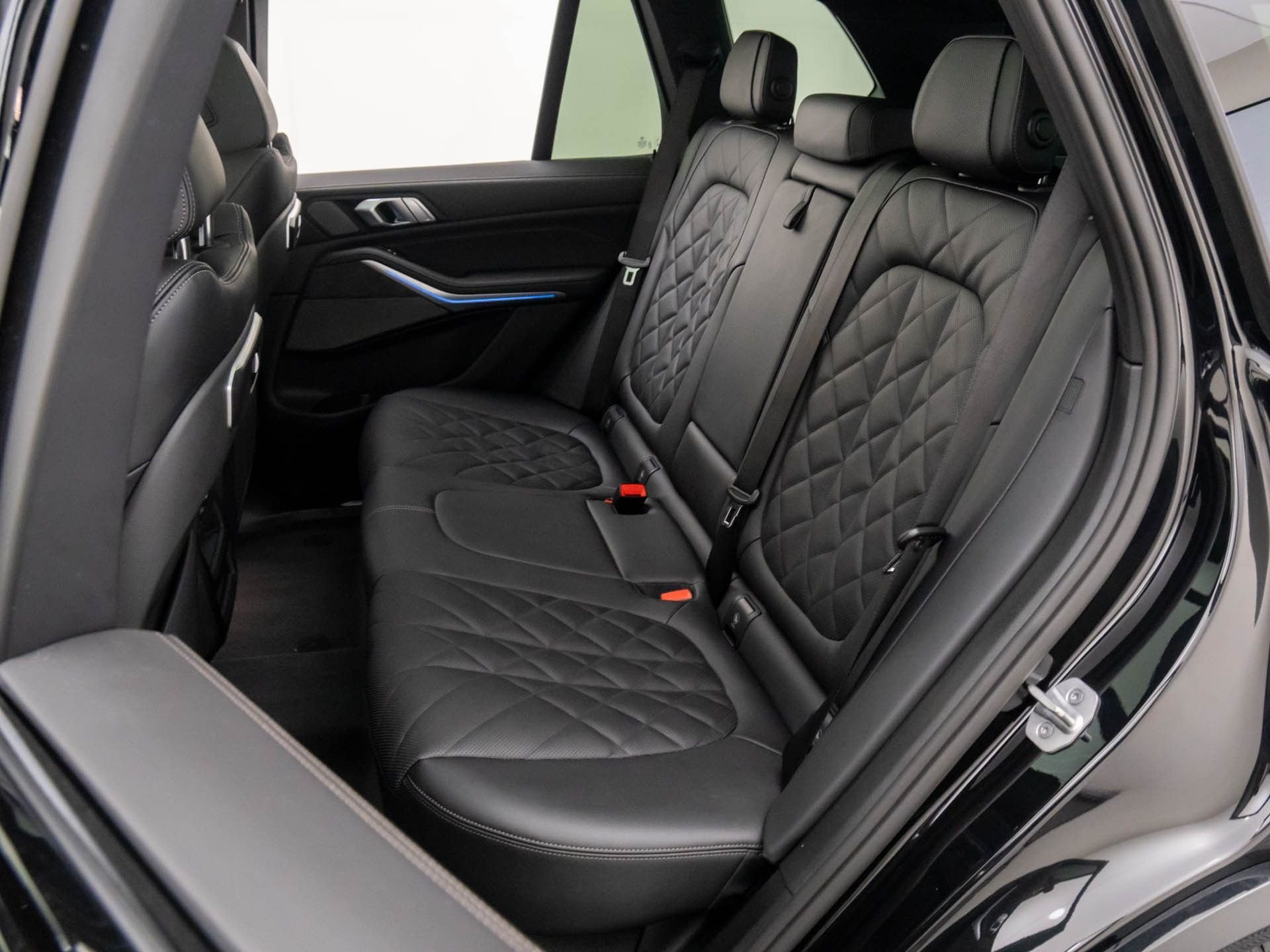 New 2026 Black Sapphire Metallic BMW xDrive50e image 18