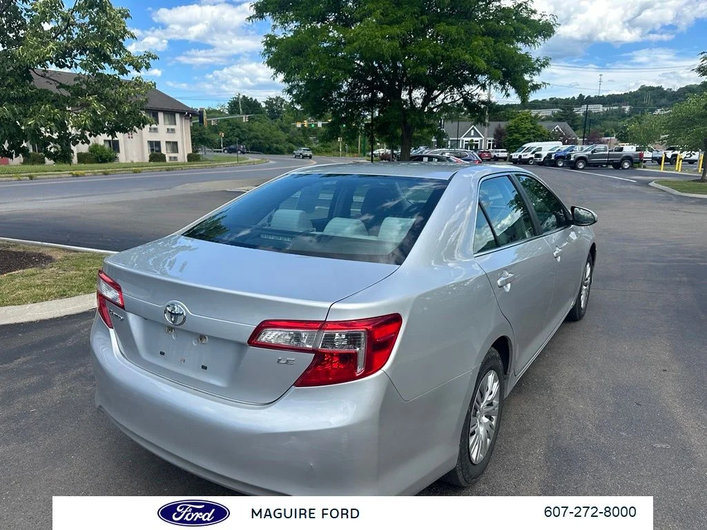 Used 2014 Silver Toyota LE image 5