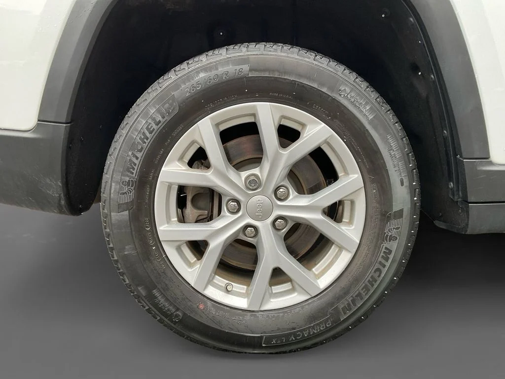 Used 2023 White Jeep Limited image 10