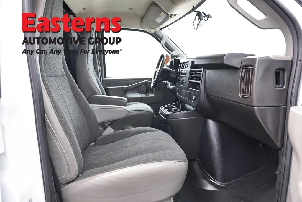 Used 2024 White GMC Work Van image 21