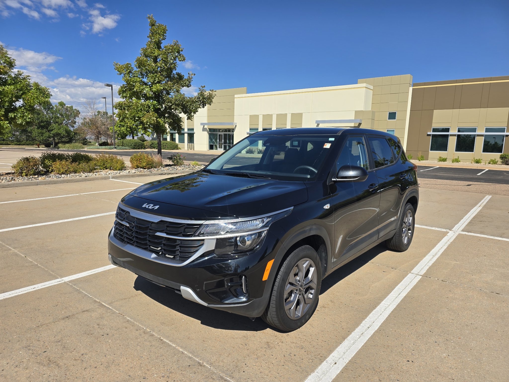 Used 2024 Fusion Black Kia LX image 1