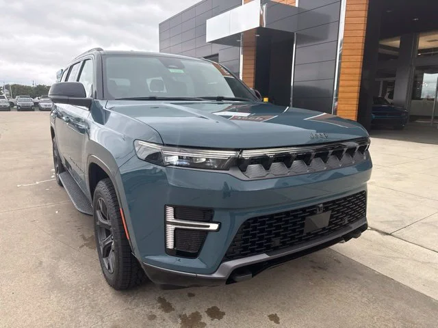 New 2027 Gray Jeep Upland image 2