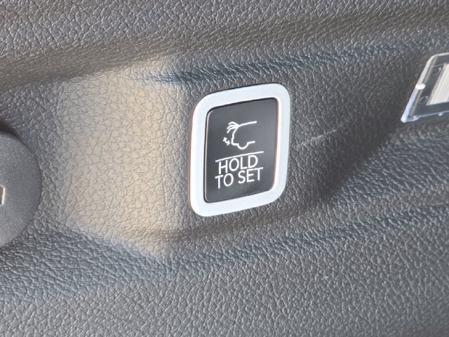 New 2027 High-Gloss Black Paint Jeep Limited Reserve image 25