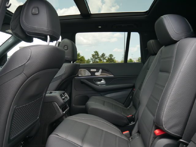 New 2026 MANUFAKTUR Moonlight White Metallic Mercedes-Benz GLS 450 image 45