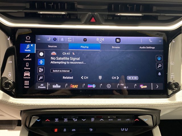New 2026 Diamond Black Crystal Pearl-Coat Exterior Paint Jeep Laredo image 13