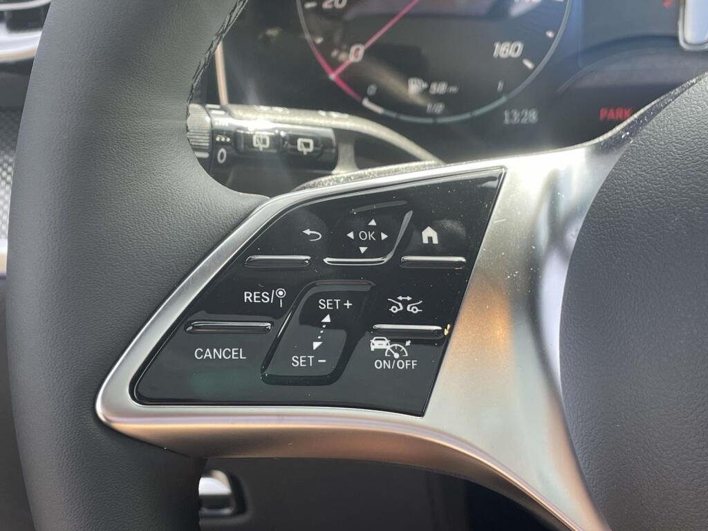 New 2027 Graphite Grey Metallic Mercedes-Benz GLC 300 image 32