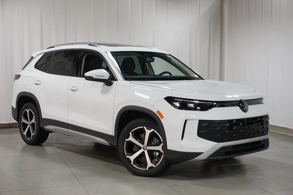 New 2026 Pure White Volkswagen SE image 3