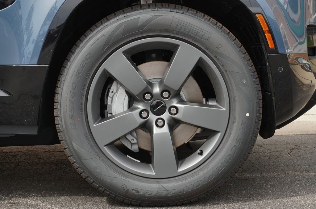 New 2026 Tasman Blue Land Rover X-Dynamic SE image 8