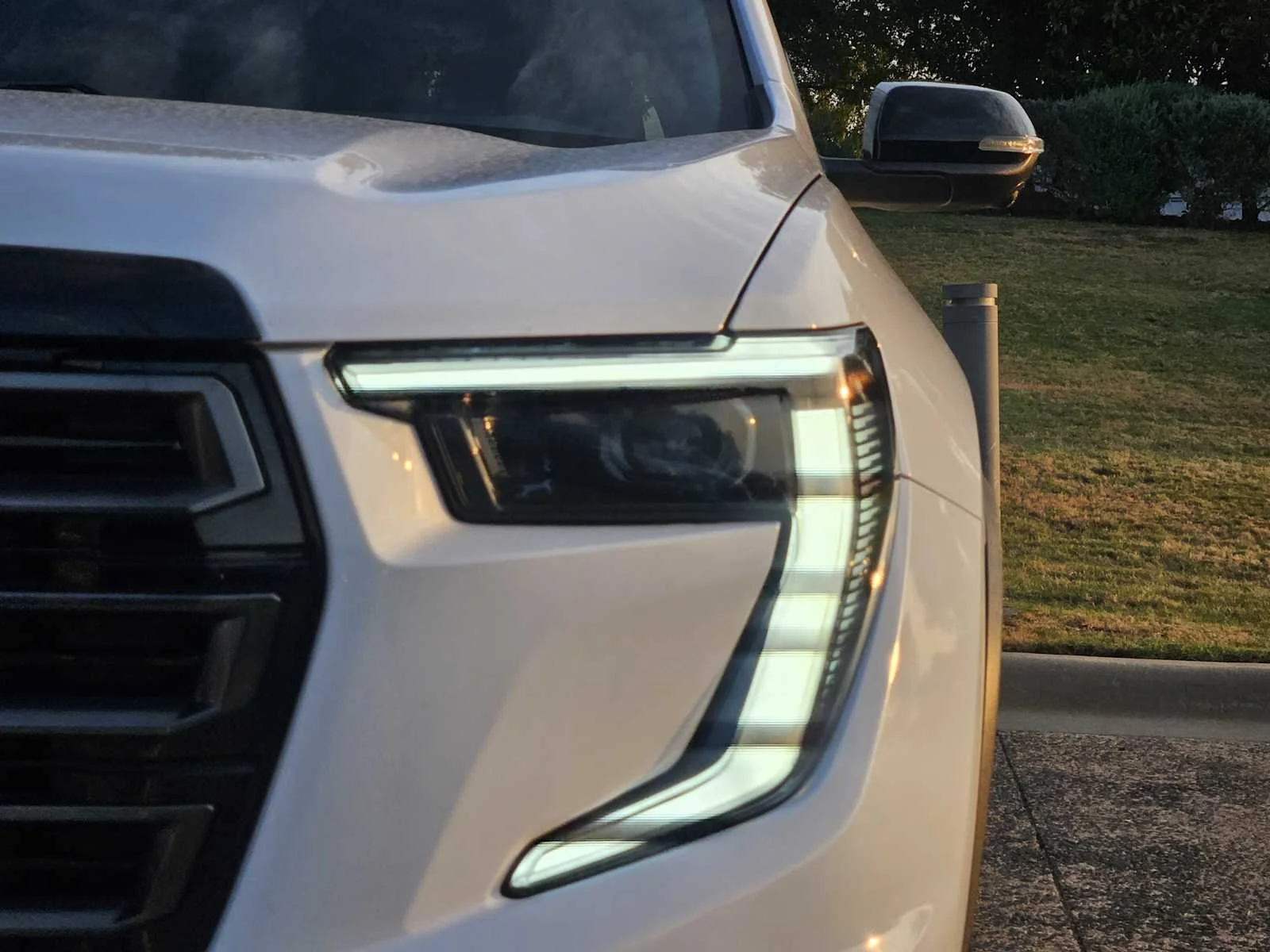 Used 2025 Summit White GMC AWD AT4 image 6