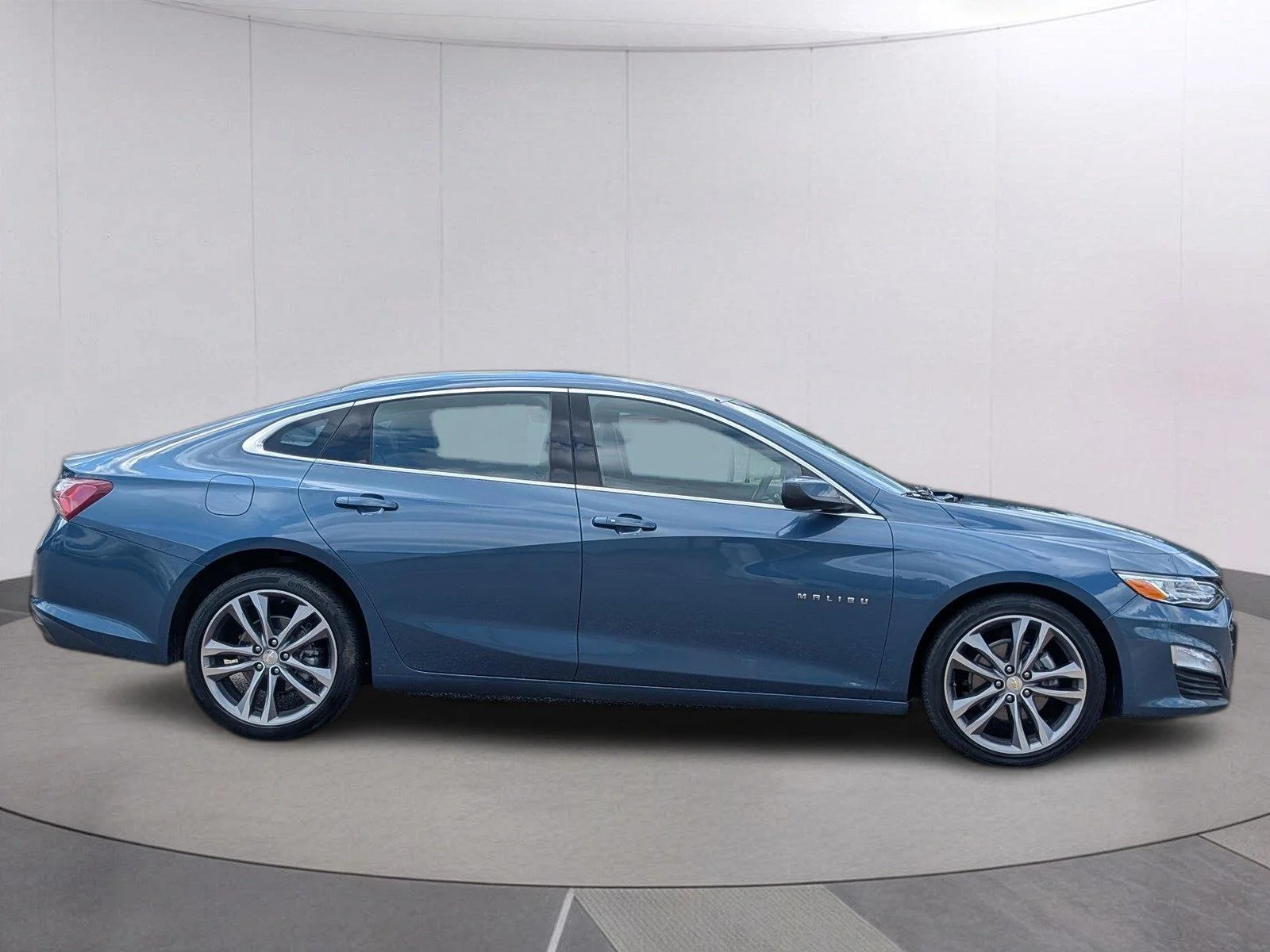 Used 2024 Lakeshore Blue Metallic Chevrolet 2LT image 6