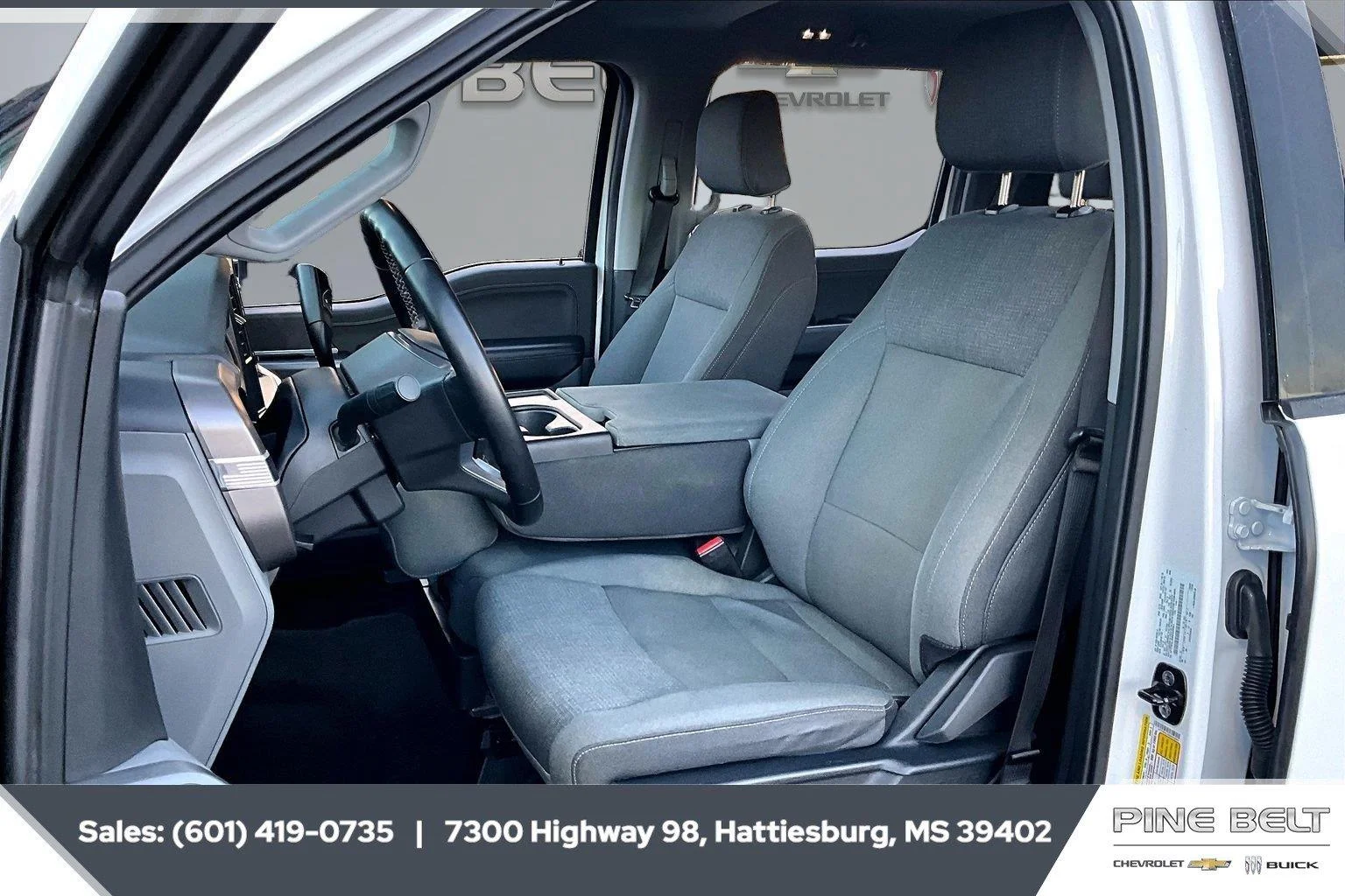 Used 2025 Oxford White Ford XLT image 19