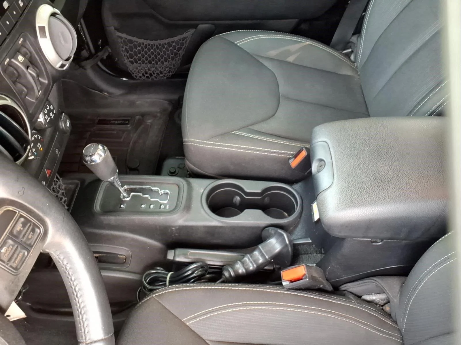 Used 2015 Black Jeep Sahara image 21