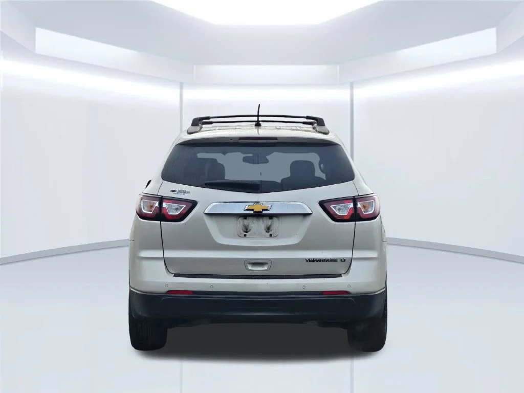 Used 2015 White Diamond Clearcoat Chevrolet 2LT image 8