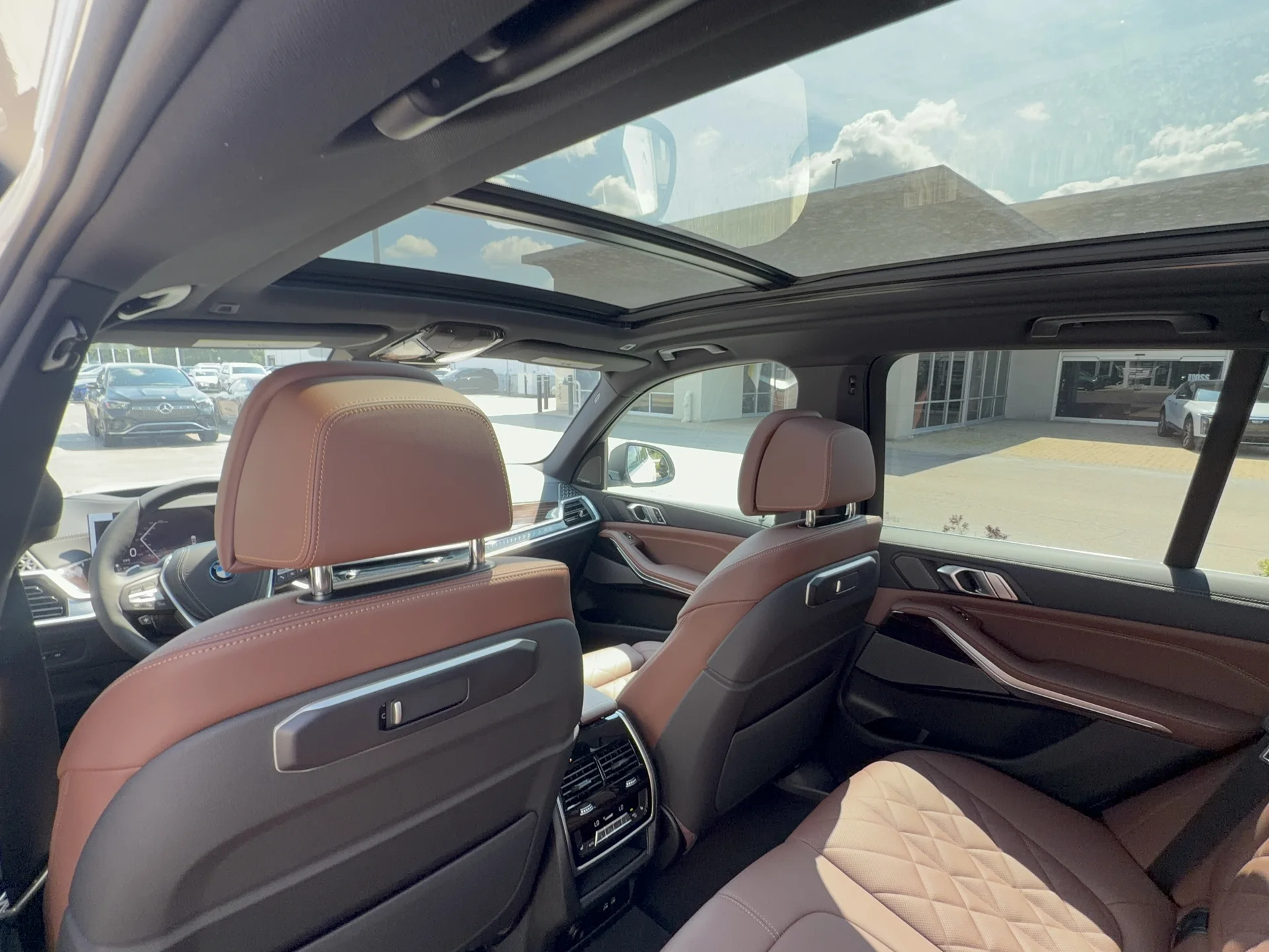 New 2026 Alpine White BMW xDrive50e image 27