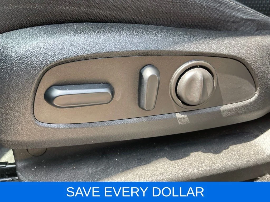Used 2023 White GMC SLE image 22