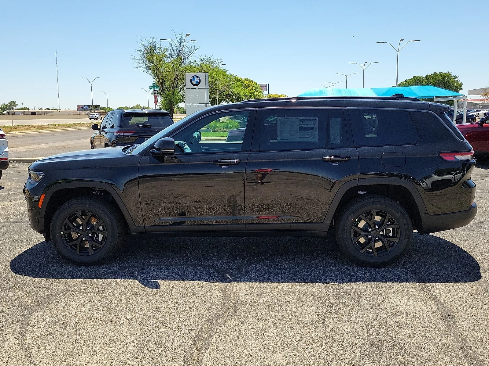 New 2026 Diamond Black Crystal Pearlcoat Jeep L LAREDO ALTITUDE 4X4 image 2