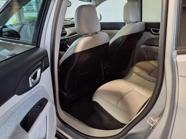 Used 2022 Billet Silver Metallic Jeep Latitude image 16