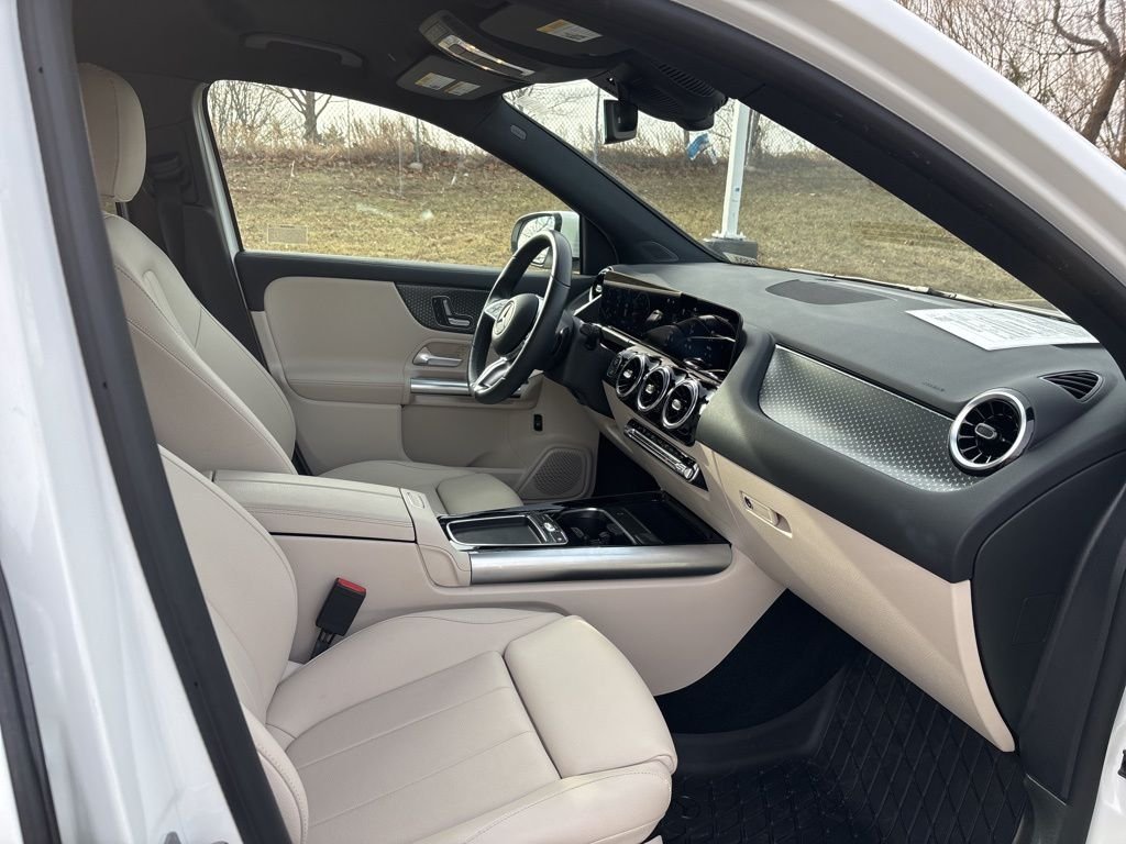 Used 2025 White Mercedes-Benz GLA 250 image 8
