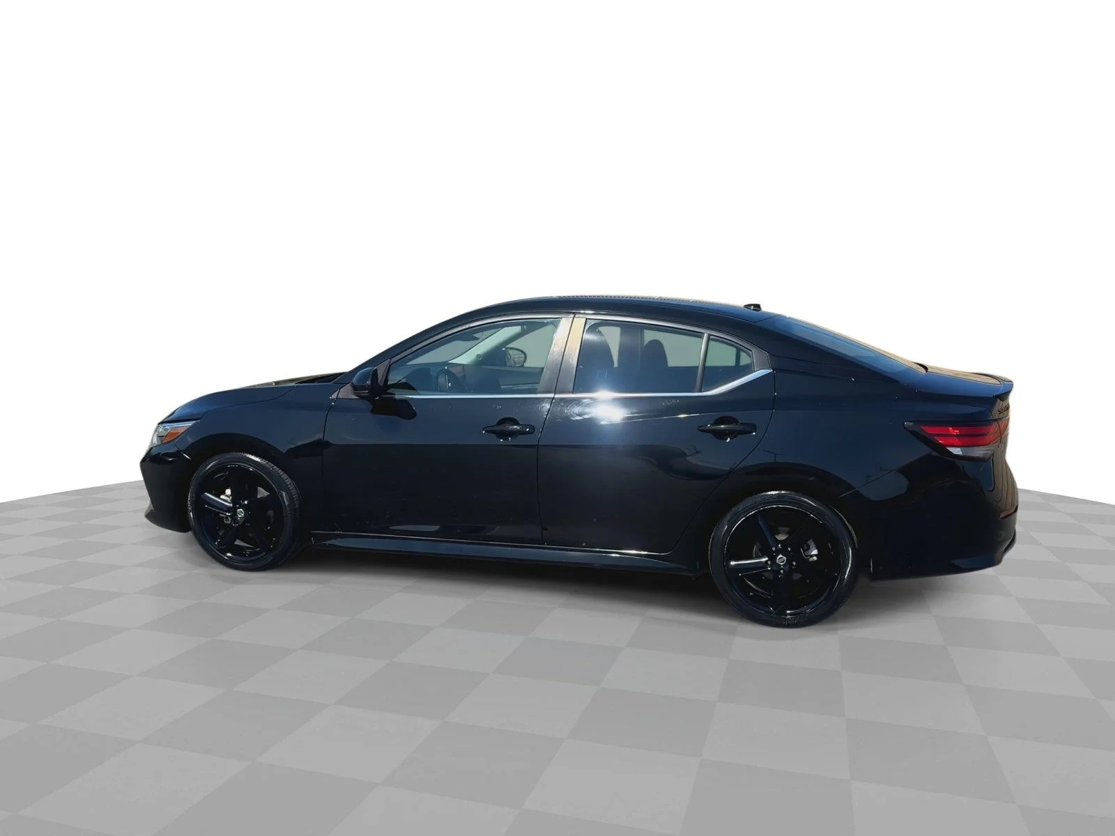 Used 2022 Super Black Nissan SR image 5