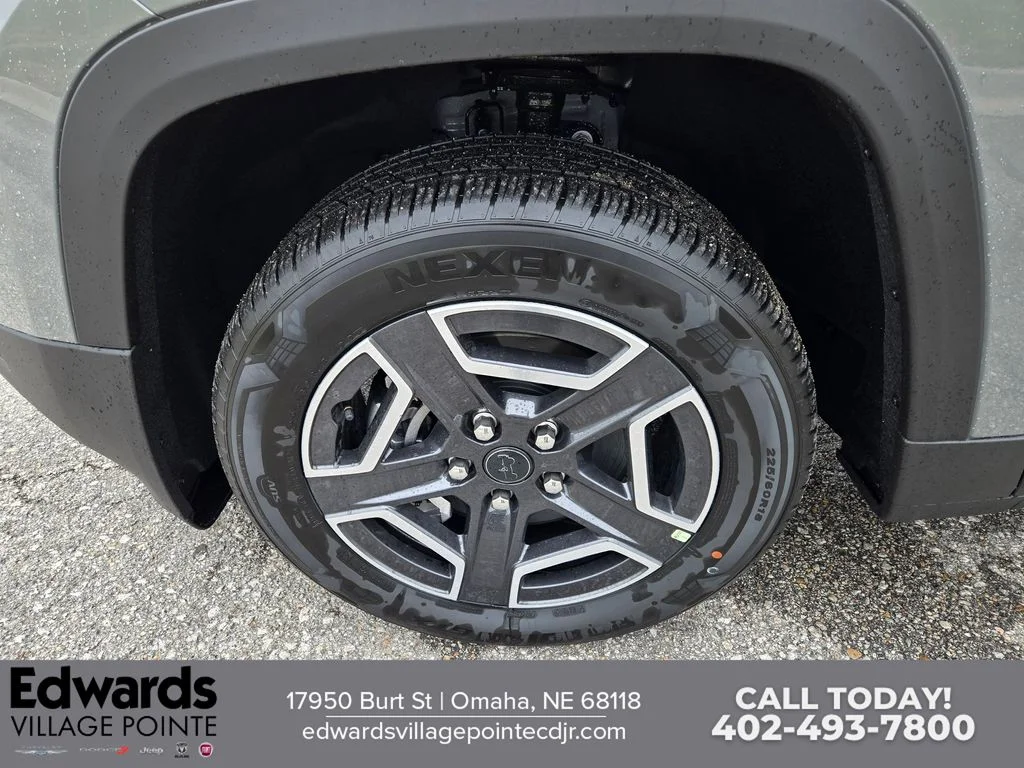 New 2026 Sting-Gray Clearcoat Jeep Laredo image 9