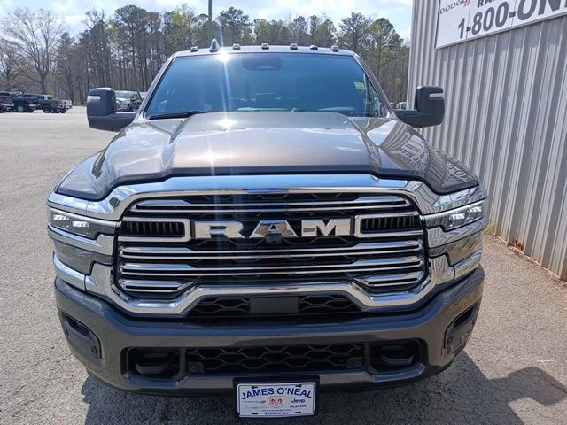 New 2026 Granite Crystal Metallic Clear-Coat Exterior Paint RAM Laramie image 10
