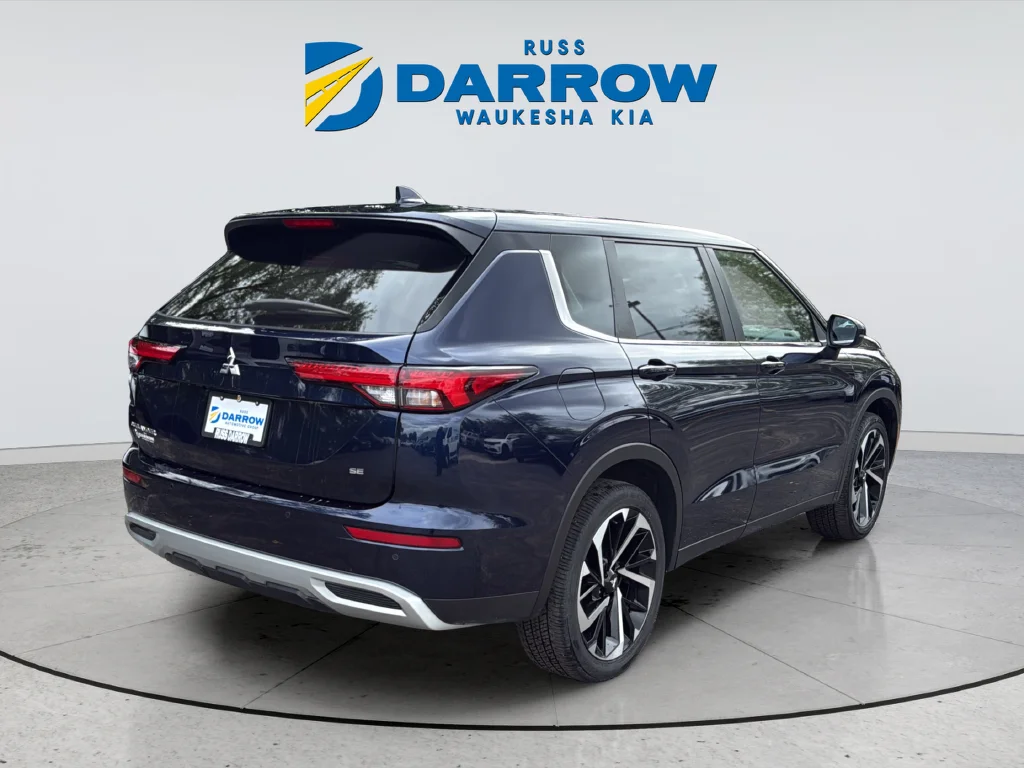 Used 2024 Blue Mitsubishi SE image 5