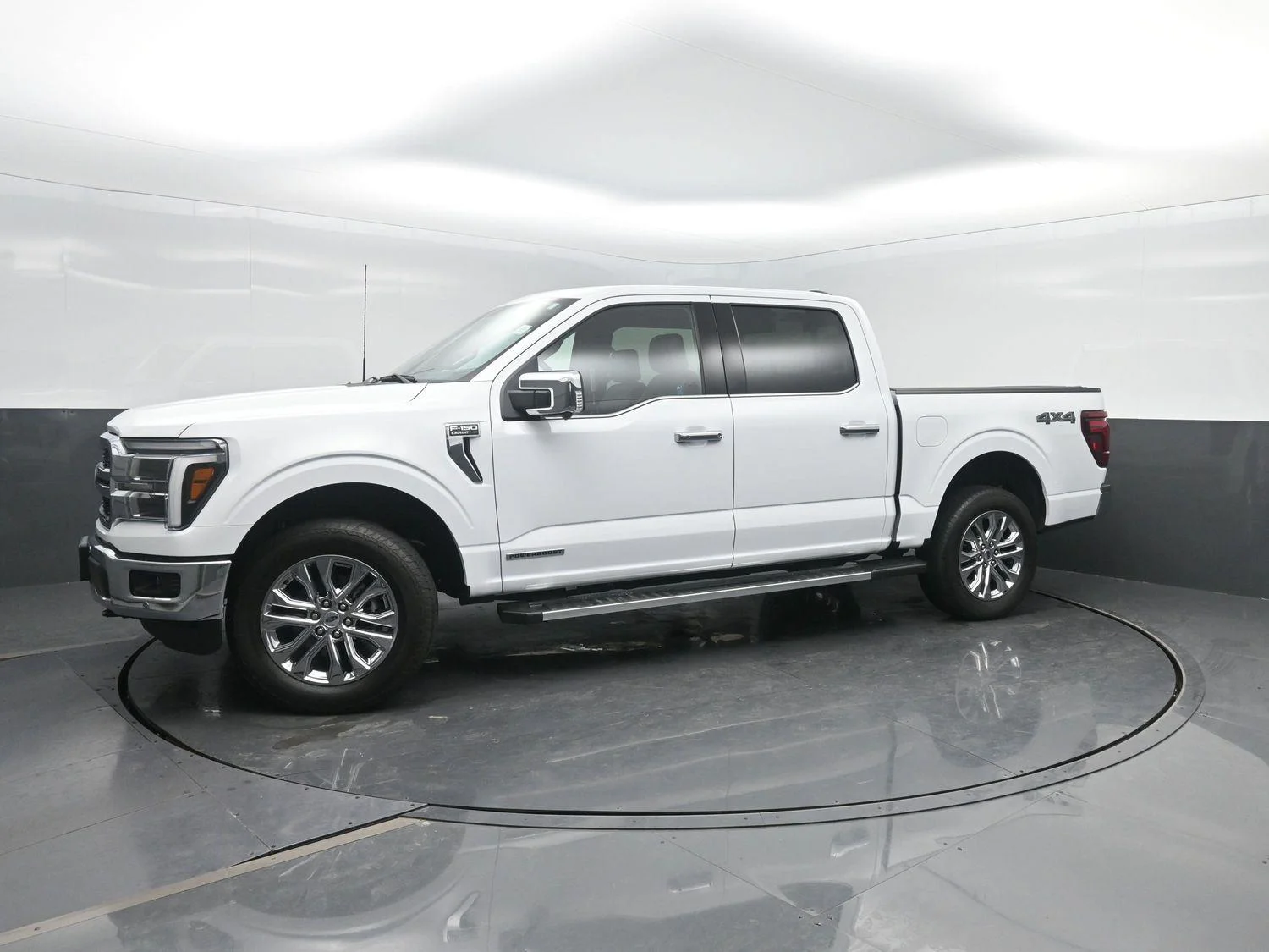 Used 2025 Oxford White Ford LARIAT image 45