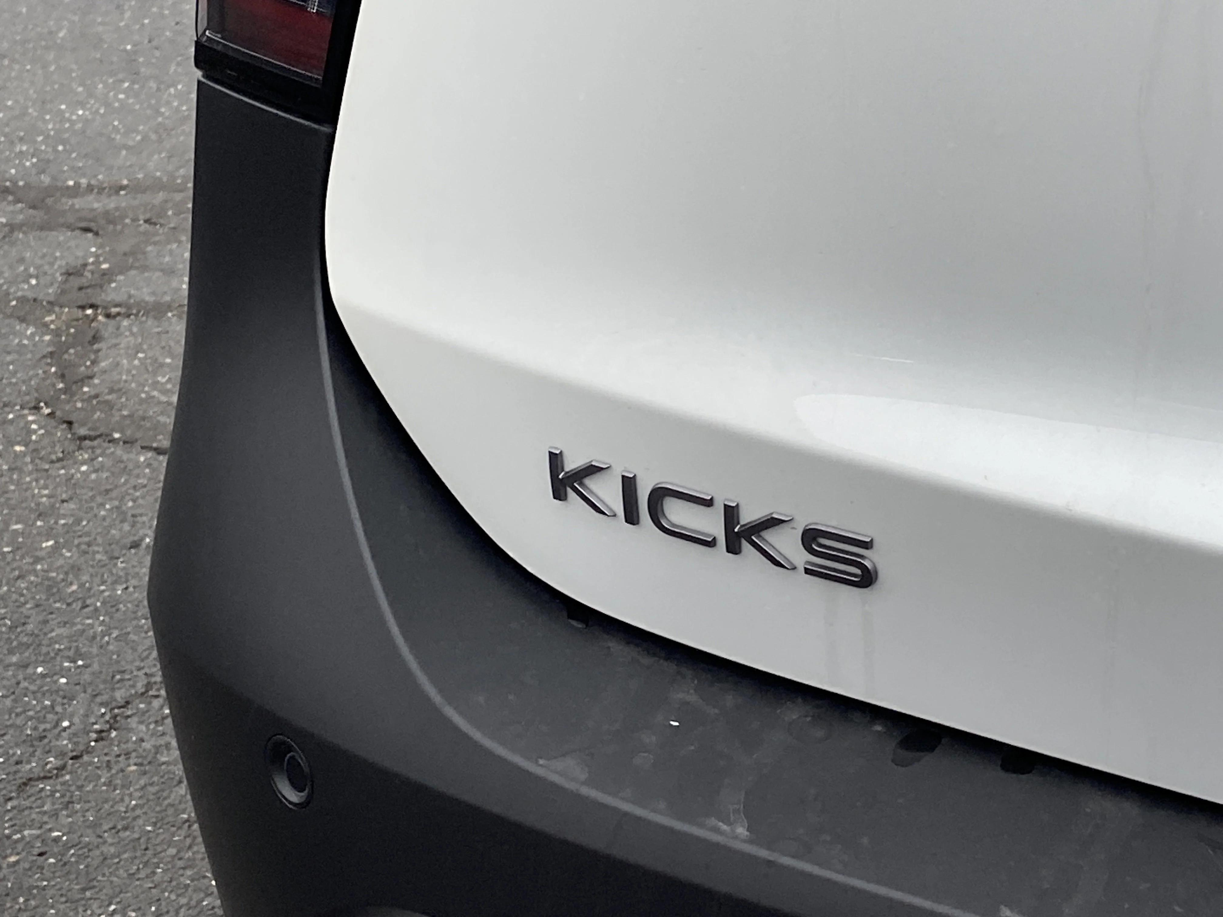 New 2026 Aspen White Tricoat/Super Black Nissan SV image 11