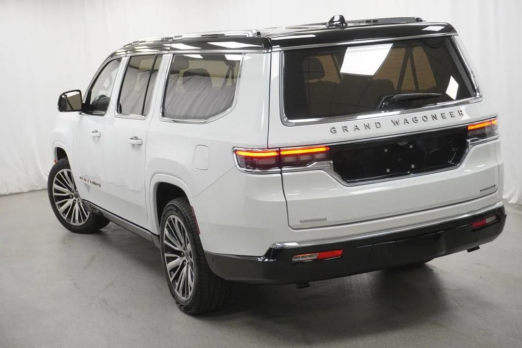Used 2023 White Jeep Series III image 19