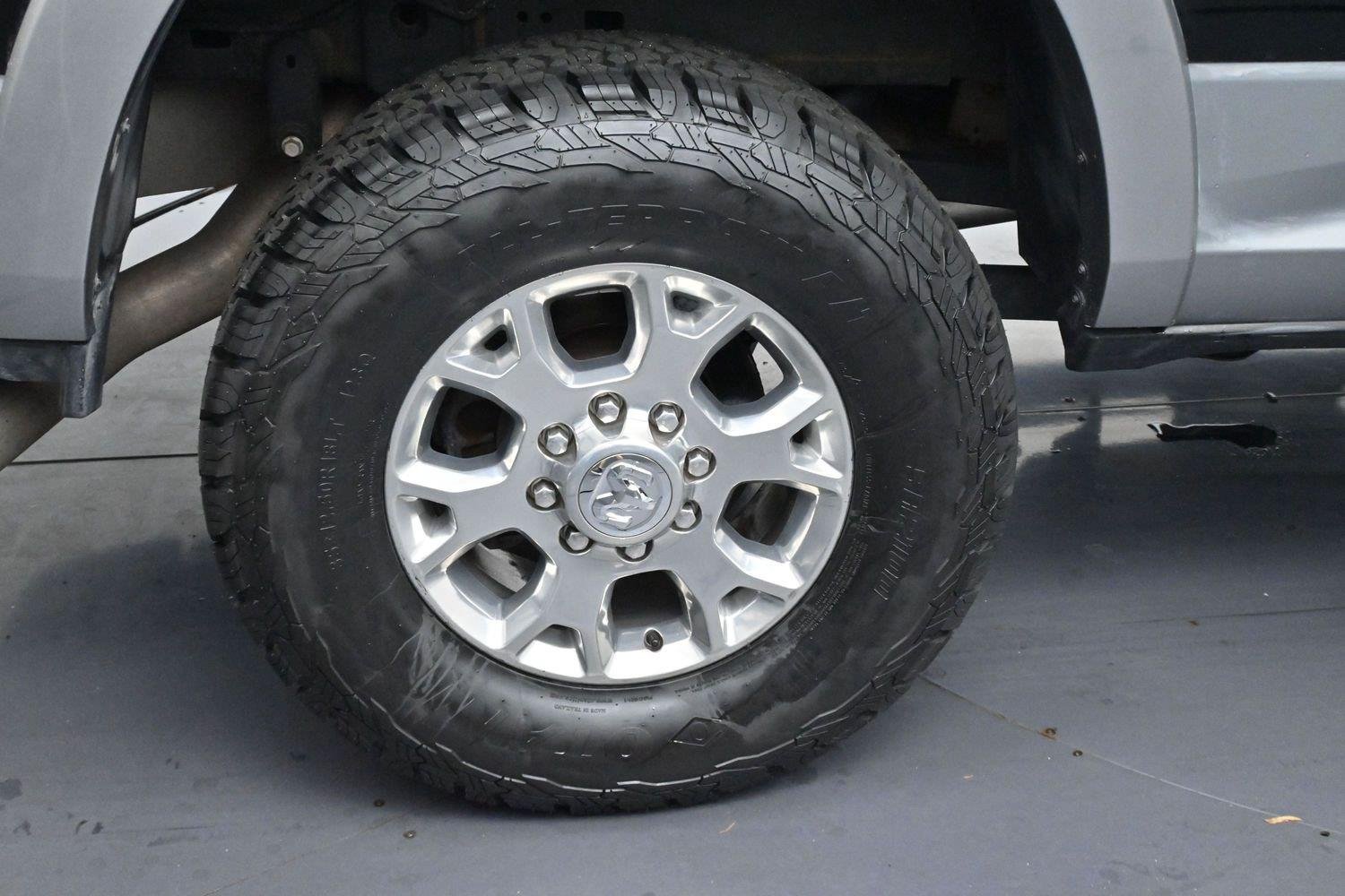 Used 2021 Diamond Black Crystal Pearlcoat Ram Laramie image 35