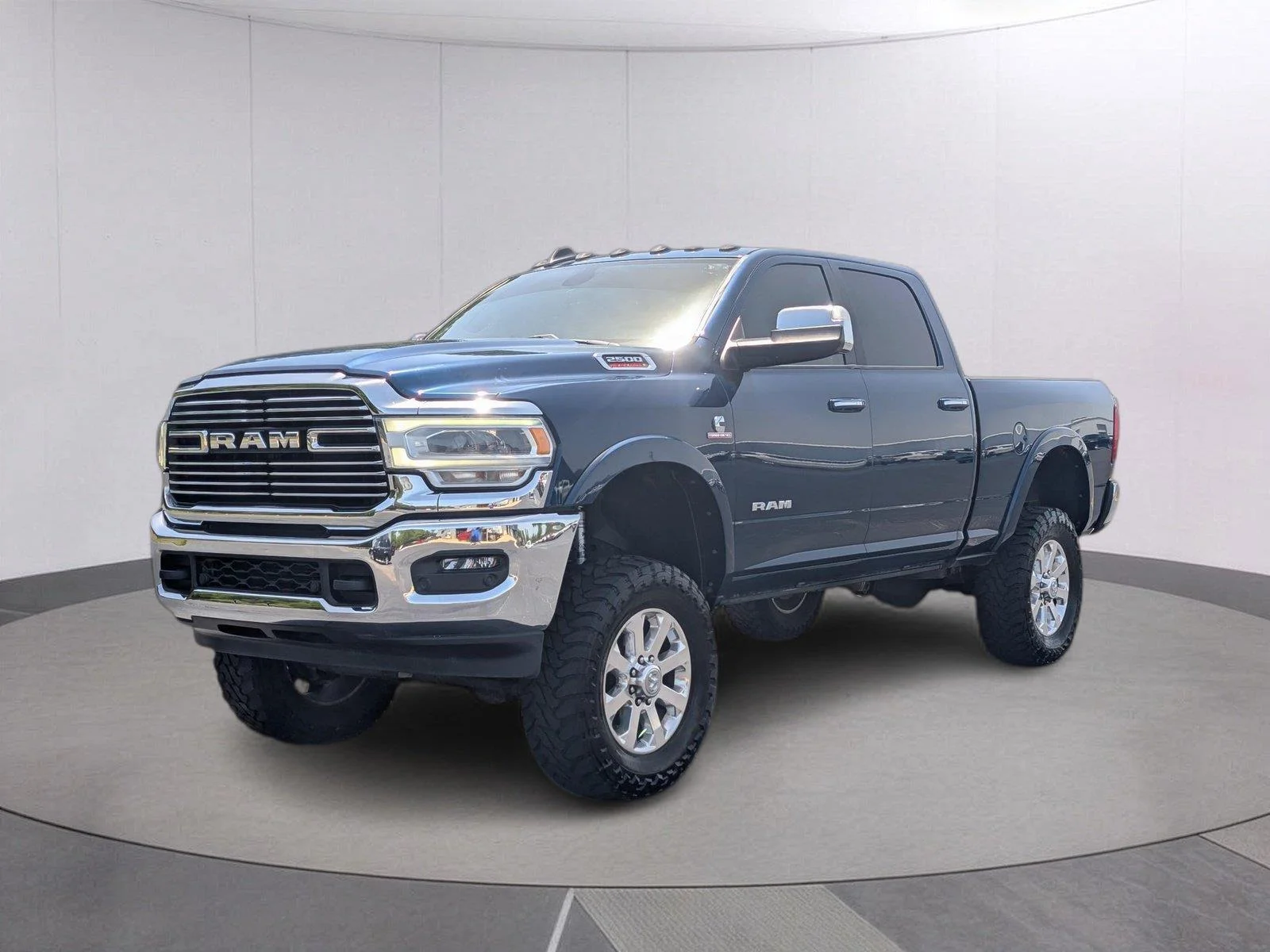Used 2020 Patriot Blue Pearlcoat Ram Laramie image 1