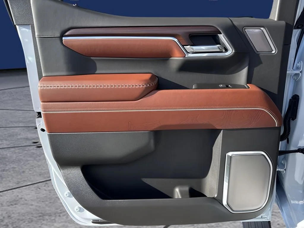 New 2026 Glacier White Tricoat GMC Denali Ultimate image 32