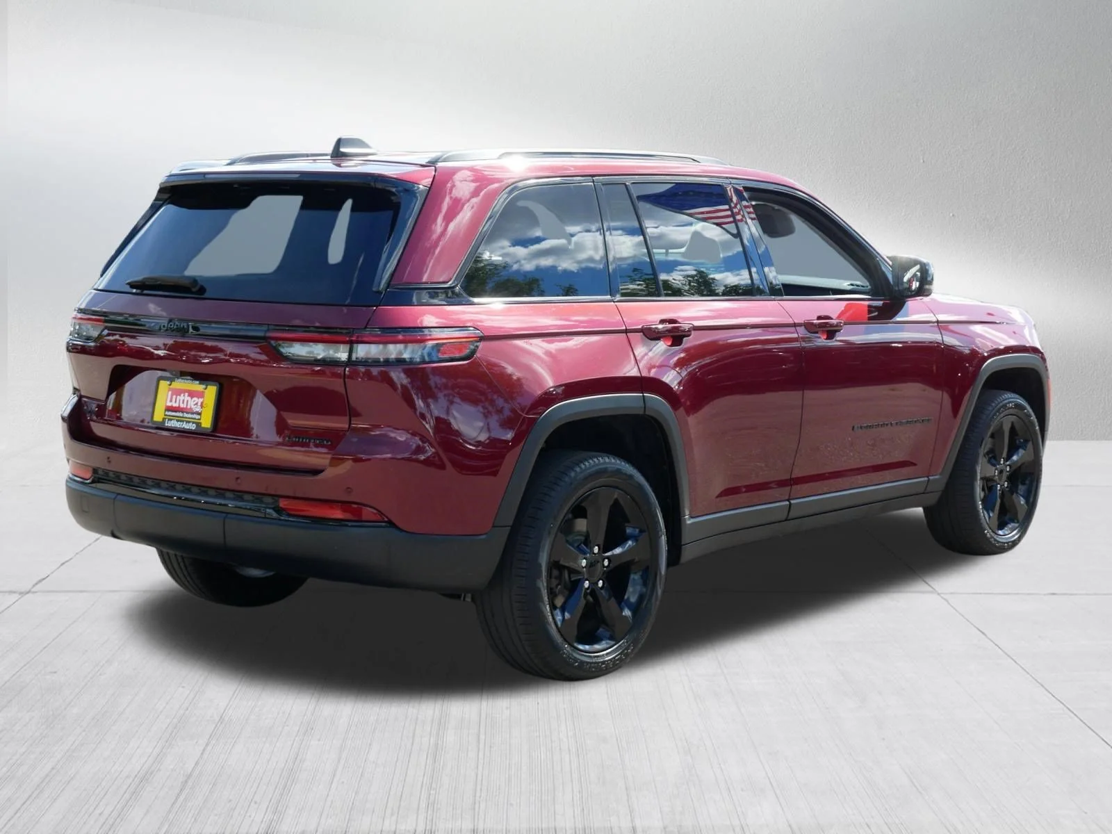 Used 2023 Velvet Red Pearlcoat Jeep Limited image 7