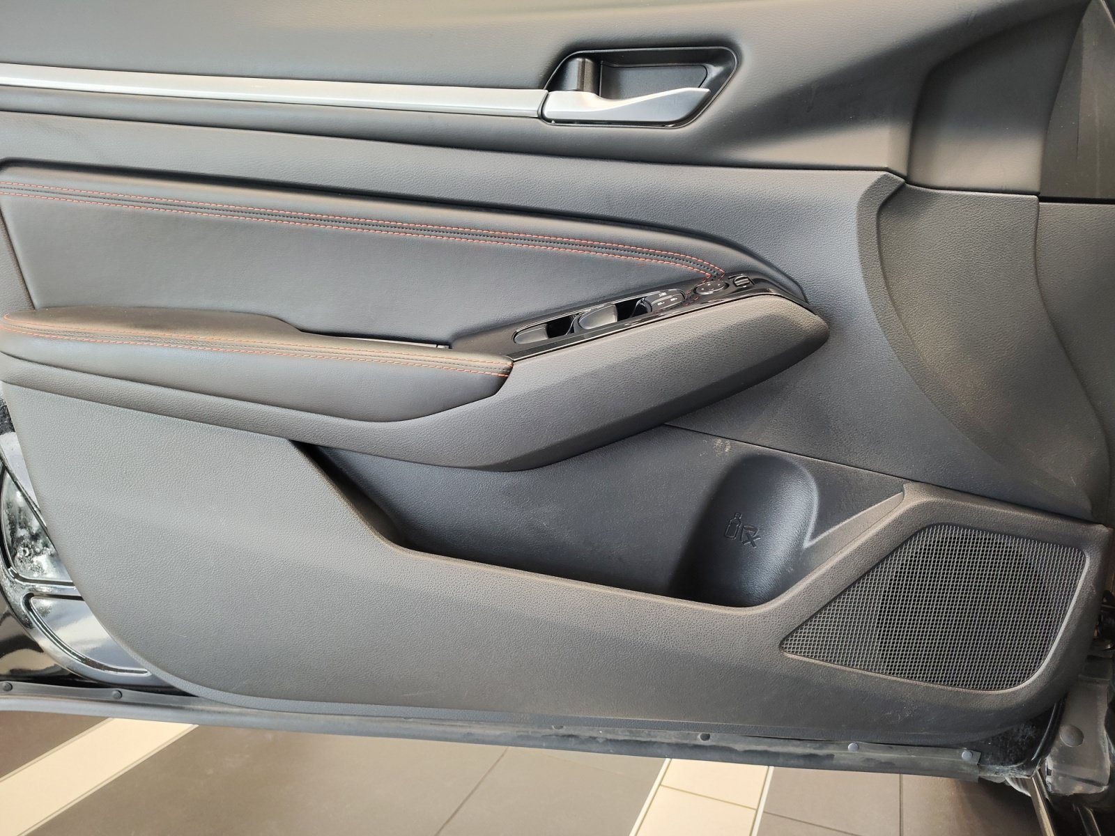Used 2023 Super Black Nissan 2.5 SR image 25