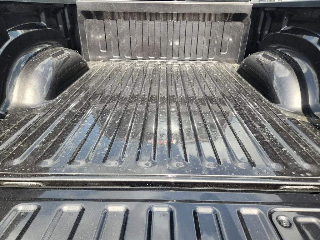 New 2026 Granite Crystal Metallic Clear-Coat Exterior Paint RAM Laramie image 22
