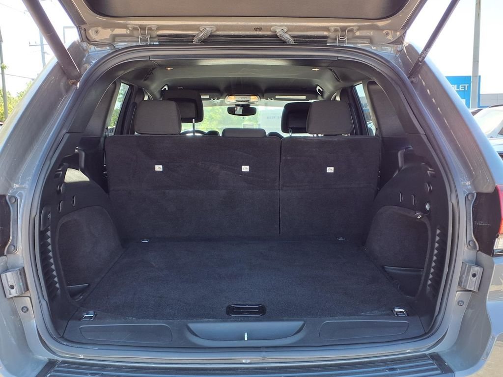 Used 2020 Gray Jeep Laredo image 8