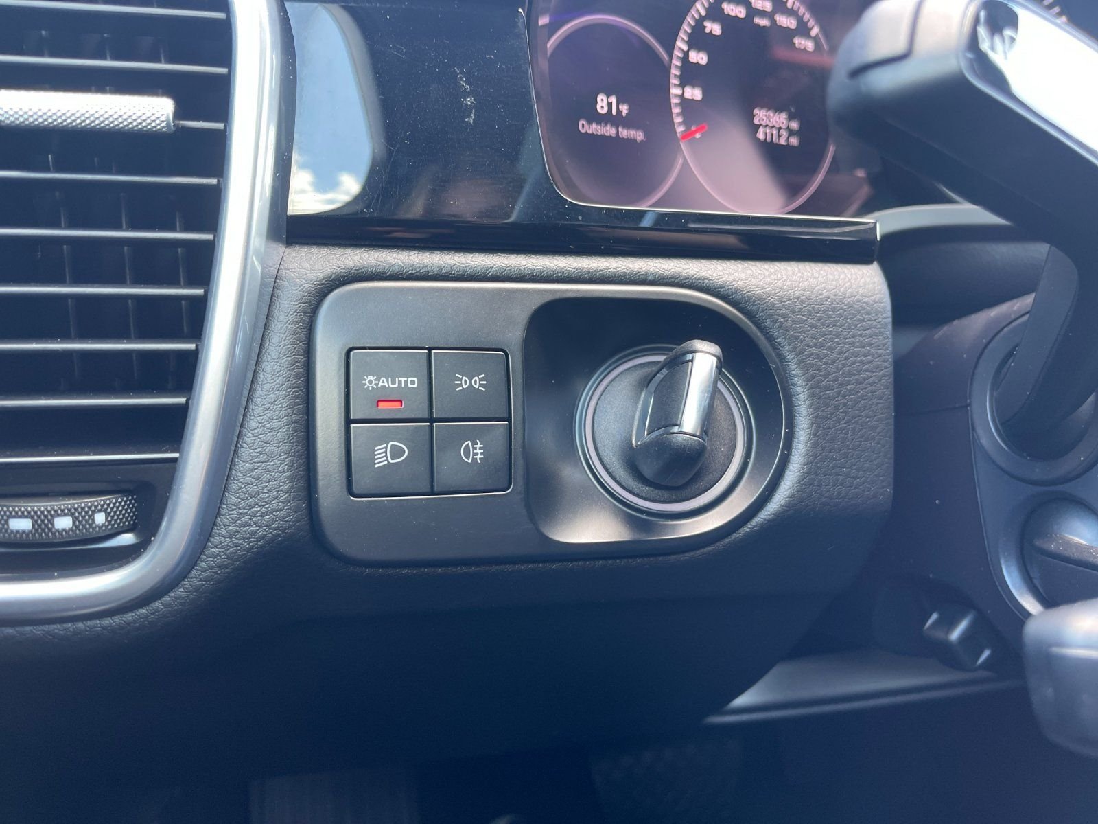 Used 2023  Porsche Base image 26