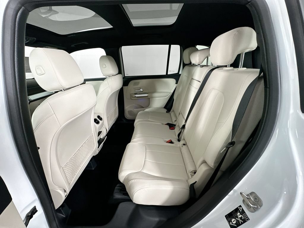 New 2026 Polar White Mercedes-Benz GLB 250 image 56